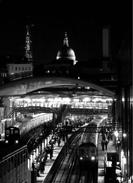 Figure 12. Farringdon in 2012, with roof extension and new footbridge in the foreground. Underground platforms to the left and extended Thameslink platforms on the right. 
St Paul's Cathedral and the Shard beyond