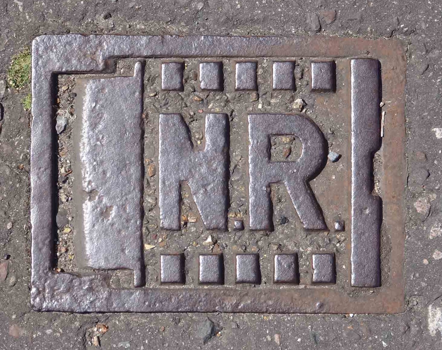 N.R. plate, Elsiedene Road N21
